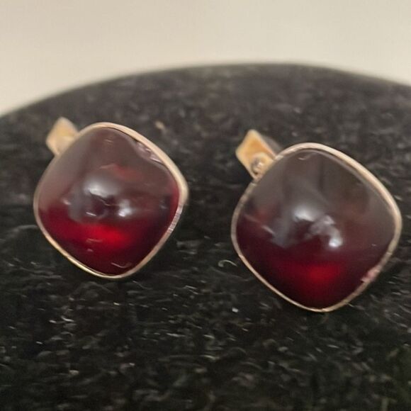 RARE Vintage 1950 MCM Swank antique brass domed red lucite whale back cuff links - Picture 7 of 16